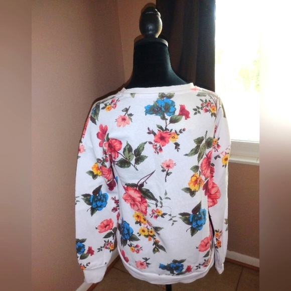 🤍💙🩷🧡 NWOT Womens No Boundaries Floral Print Sweater Large Fun Party Date - Picture 4 of 4